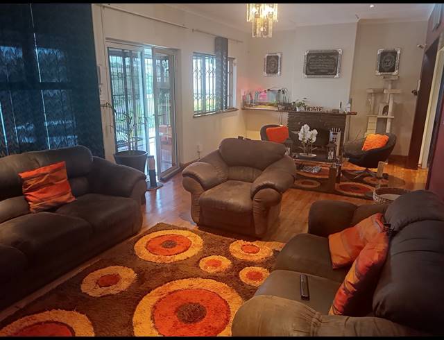 4 BEDROOM HOUSE FOR SALE IN BEREA WEST